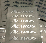 Lade das Bild in den Galerie-Viewer, 4 x 2.5cm Typenlogo Actros Schrift alt Chrom Aufkleber 1:14 Sticker Türen Tamiya Modellbau Beschriftung
