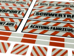 Lade das Bild in den Galerie-Viewer, Reflektierendes Schwertransport Set - Aufkleber Tamiya Wedico 1:14 1:14,5 RC LKW Modellbau Beschriftung

