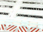 Lade das Bild in den Galerie-Viewer, Reflektierendes Schwertransport Set - Aufkleber Tamiya Wedico 1:14 1:14,5 RC LKW Modellbau Beschriftung
