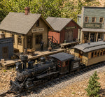 Lade das Bild in den Galerie-Viewer, LGB 1:22,5 USA Bahnhofsschilder Western 1880–1900 Aufkleber Beschriftungsset
